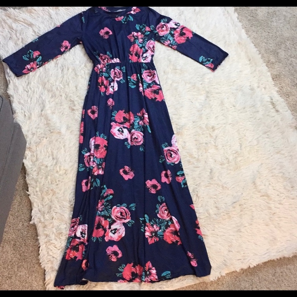 Navy Floral Maxi Dress!!